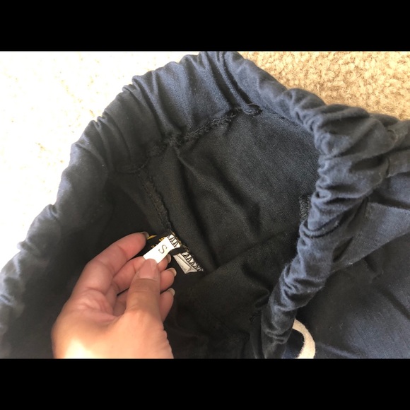Black drawstring Capris - Picture 3 of 4